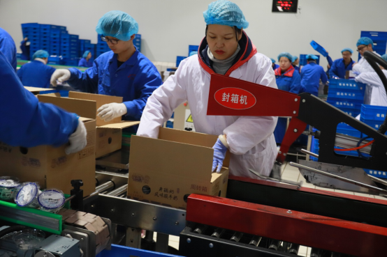 党员带头赴一线  助力春节保生产—华体平台_华体（中国）一站式服务平台别样“生产突击队”助力车间生产