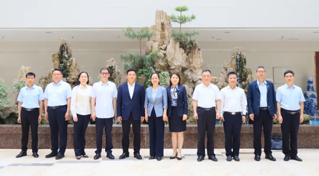 扬帆起航 谱写绚丽新篇章 | 华体平台_华体（中国）一站式服务平台乳业集团新一届董事会成立并召开中高层以上领导干部会议