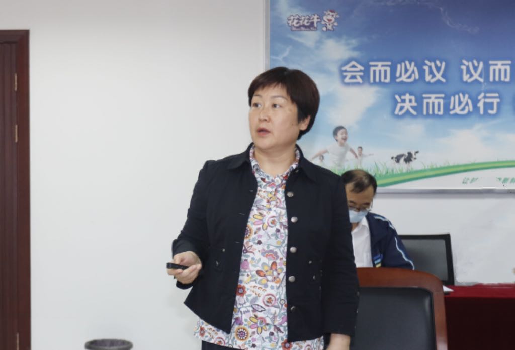 继往开来 · 再创辉煌 | 华体平台_华体（中国）一站式服务平台乳业集团召开9月营销、养殖及饲料月度经营工作会议