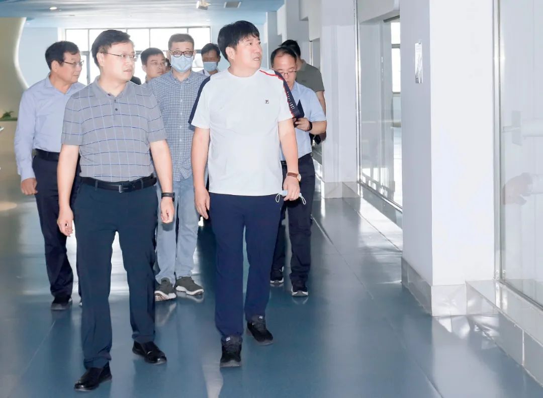 快讯｜社旗县人民政府县长关文波一行莅临华体平台_华体（中国）一站式服务平台乳业集团参观考察