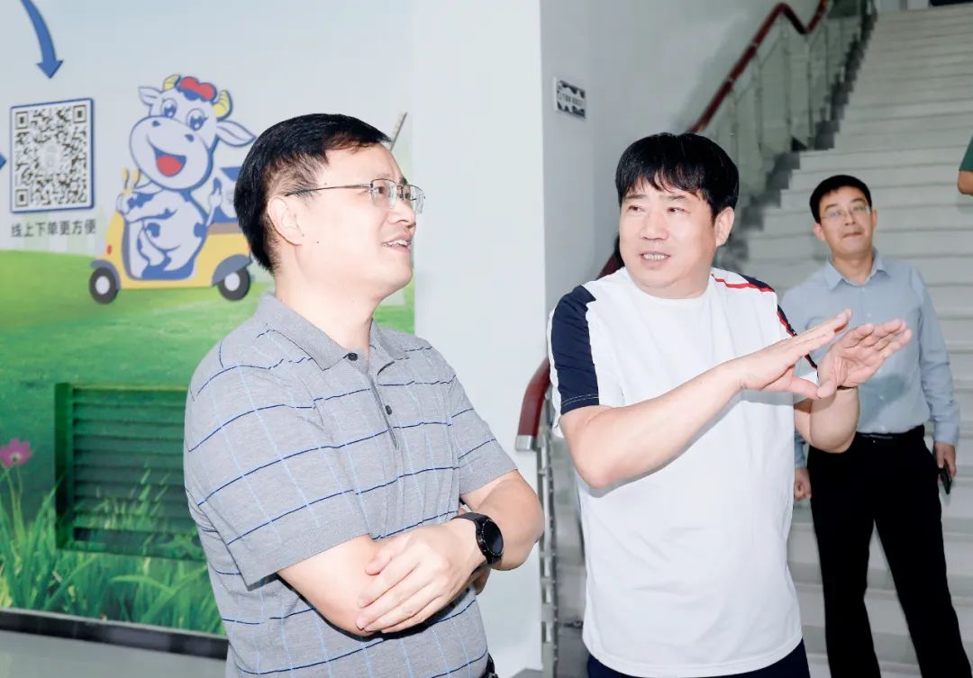 快讯｜社旗县人民政府县长关文波一行莅临华体平台_华体（中国）一站式服务平台乳业集团参观考察