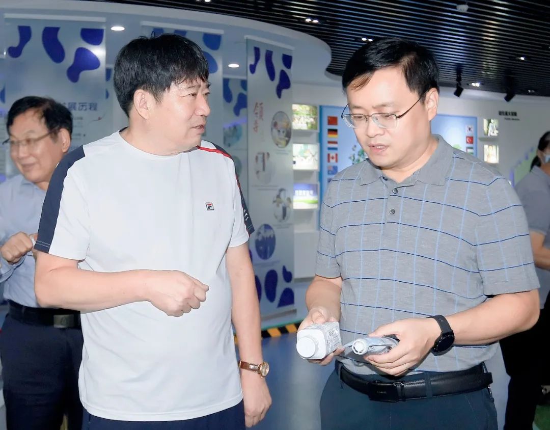 快讯｜社旗县人民政府县长关文波一行莅临华体平台_华体（中国）一站式服务平台乳业集团参观考察