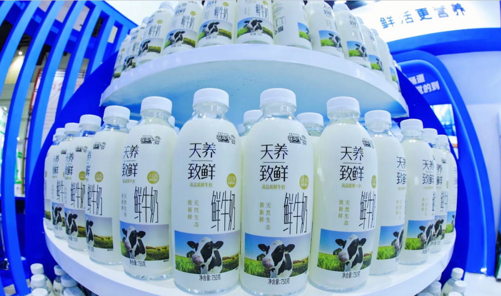 华体平台_华体（中国）一站式服务平台 | 第34届中原畜牧业交易博览会开幕河南省人民政府副省长武国定莅临华体平台_华体（中国）一站式服务平台展台参观