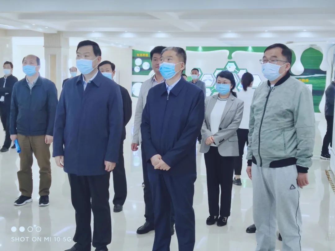平顶山市人大常委会主任张明新莅临 华体平台_华体（中国）一站式服务平台鲁山瑞亚参观调研