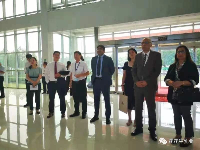 巴基斯坦驻华大使莫因·哈克 莅临华体平台_华体（中国）一站式服务平台乳业集团参观访问