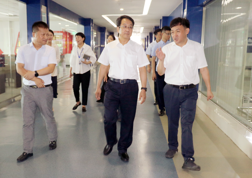 河南省高级人民法院院长胡道才一行莅临华体平台_华体（中国）一站式服务平台乳业集团开展“万人助万企”活动 助力企业发展