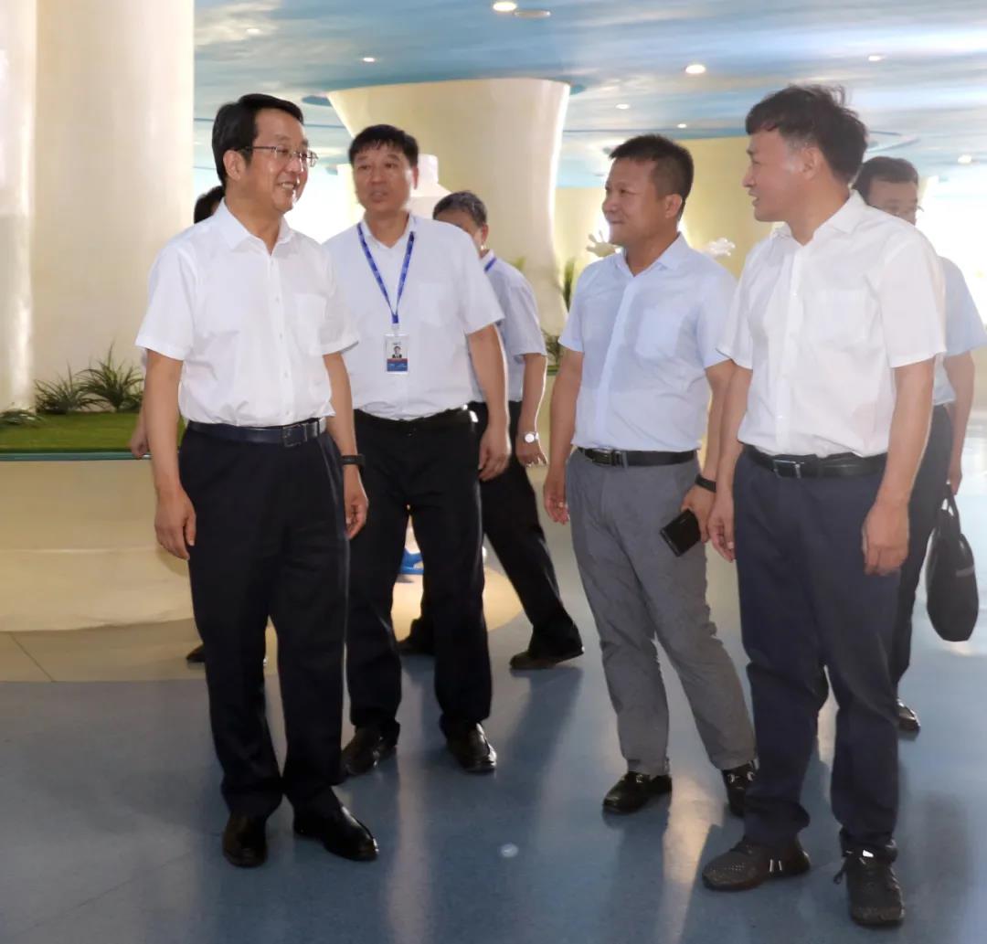 河南省高级人民法院院长胡道才一行莅临华体平台_华体（中国）一站式服务平台乳业集团开展“万人助万企”活动 助力企业发展
