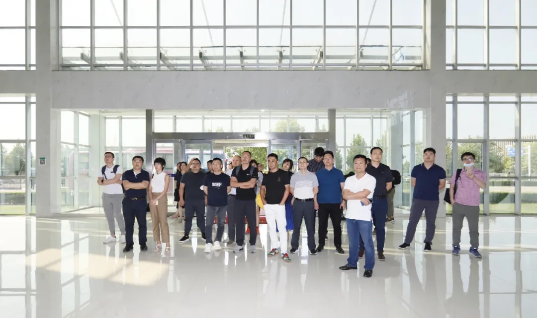 快讯 | 长江商学院智能制造学会走进华体平台_华体（中国）一站式服务平台乳业集团