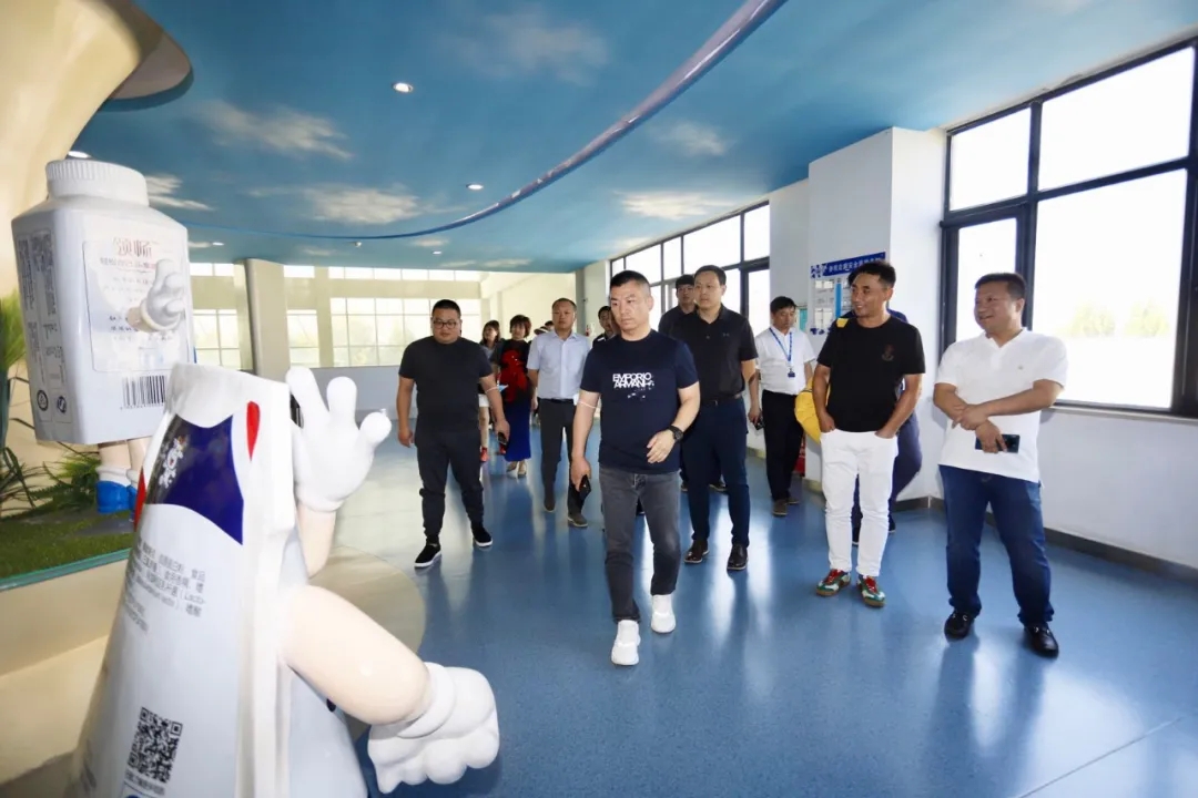 快讯 | 长江商学院智能制造学会走进华体平台_华体（中国）一站式服务平台乳业集团