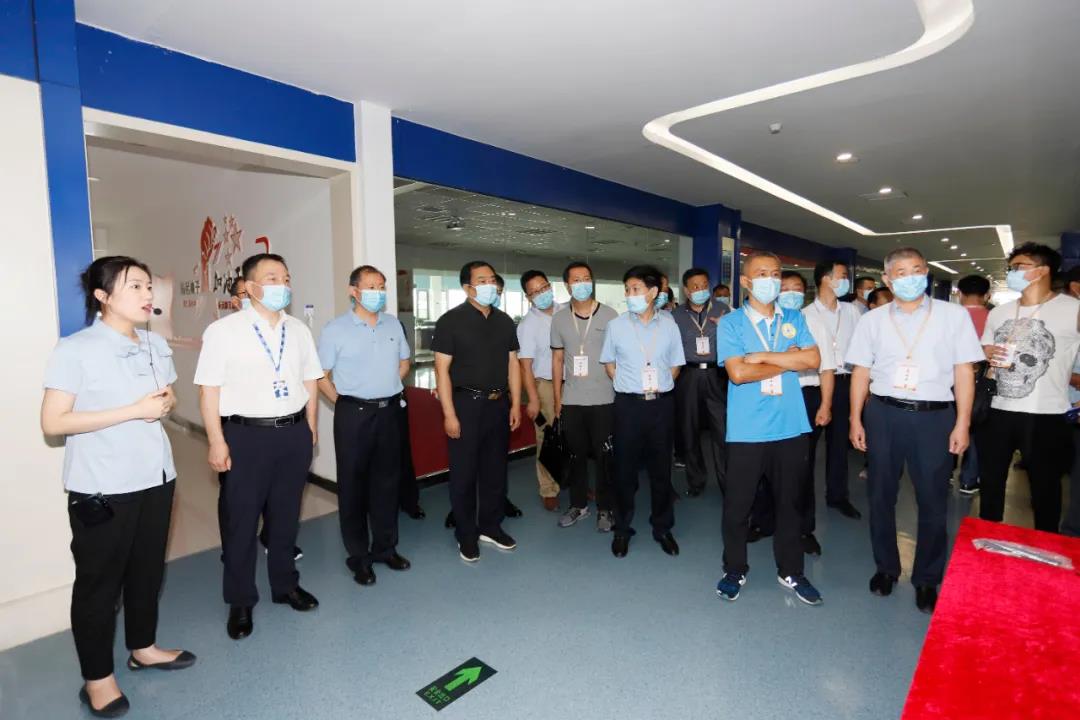 郑州市安全生产双重预防体系建设现场观摩会在华体平台_华体（中国）一站式服务平台乳业集团郑州分公司召开