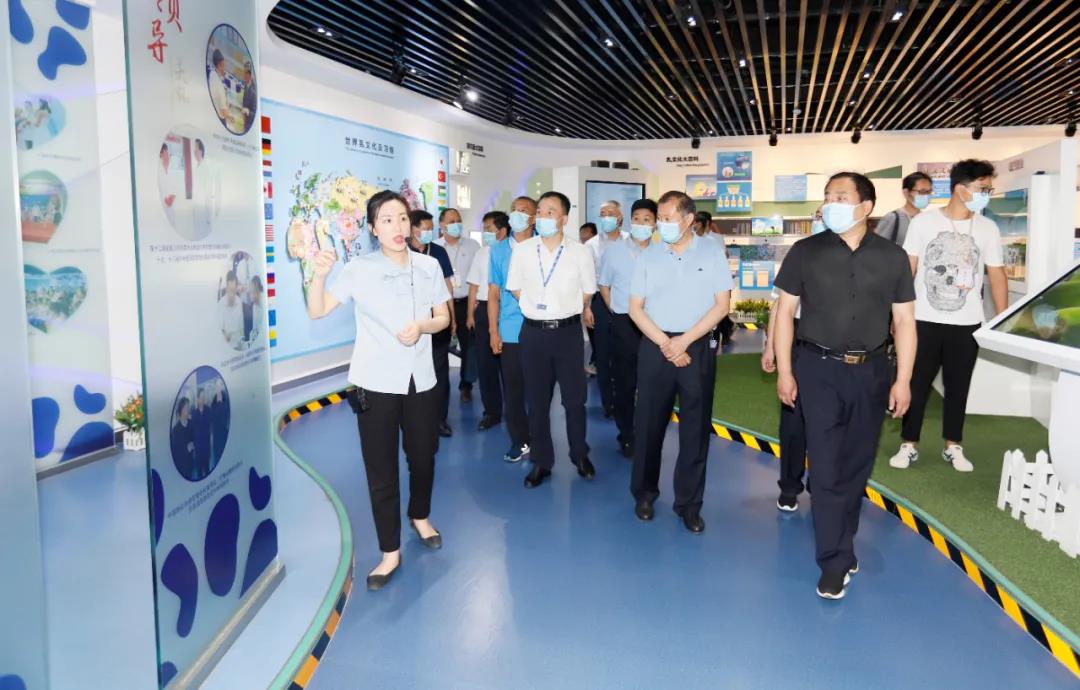 郑州市安全生产双重预防体系建设现场观摩会在华体平台_华体（中国）一站式服务平台乳业集团郑州分公司召开