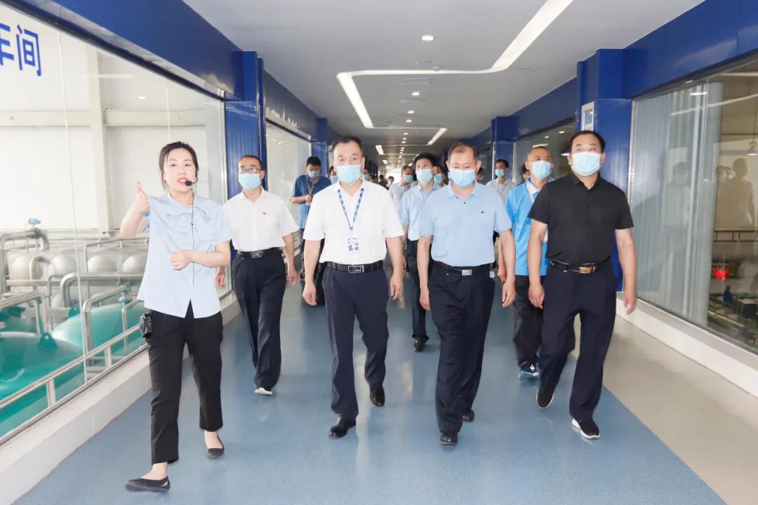 郑州市安全生产双重预防体系建设现场观摩会在华体平台_华体（中国）一站式服务平台乳业集团郑州分公司召开