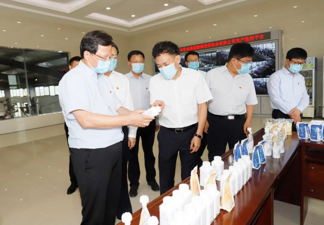 快讯 | 河南省委常委、省纪委书记、省监委主任任正晓莅临华体平台_华体（中国）一站式服务平台乳业集团新蔡瑞亚牧场调研