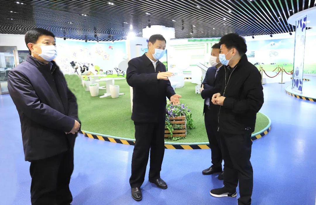 河南省委农办主任、农业农村厅厅长申延平一行调研河南华体平台_华体（中国）一站式服务平台乳业集团