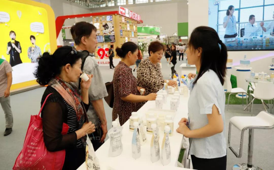 致敬祖国70华诞 |华体平台_华体（中国）一站式服务平台亮相第十届中国奶业大会