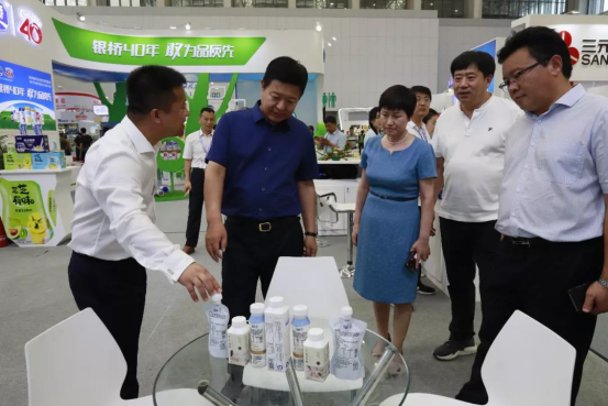 致敬祖国70华诞 |华体平台_华体（中国）一站式服务平台亮相第十届中国奶业大会