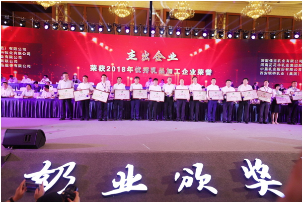 殊荣是奋斗的动力  华体平台_华体（中国）一站式服务平台荣获三项大奖!!!