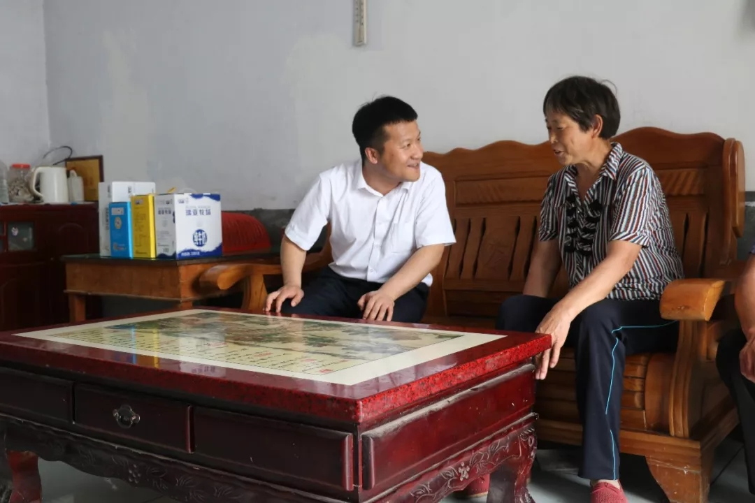 华体平台_华体（中国）一站式服务平台乳业集团走访慰问贫困户 结对帮扶暖人心