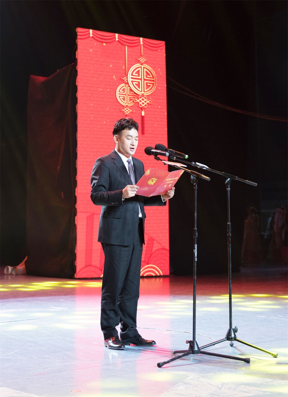 “不忘初心、聚力前行” 华体平台_华体（中国）一站式服务平台集团2018迎新春联欢会隆重举行
