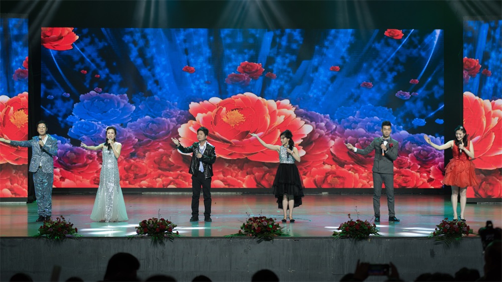 “不忘初心、聚力前行” 华体平台_华体（中国）一站式服务平台集团2018迎新春联欢会隆重举行