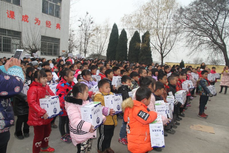 华体平台_华体（中国）一站式服务平台精准扶贫暖冬公益行走进登封市刘家沟