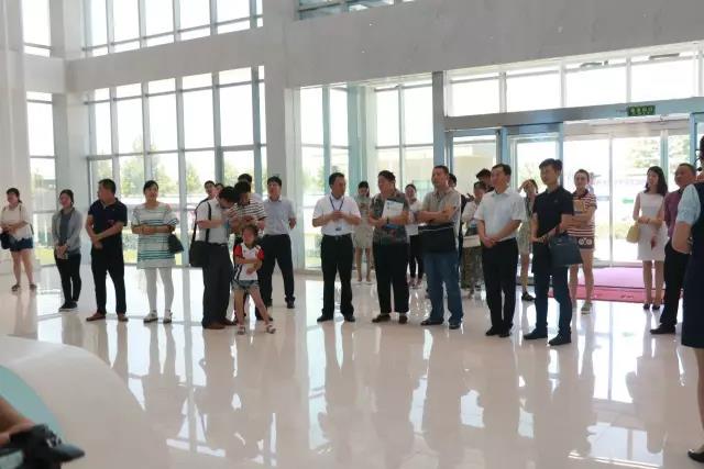 河南省食品安全座谈会暨百场食安讲座进校园启动仪式在华体平台_华体（中国）一站式服务平台举行