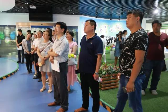 河南省食品安全座谈会暨百场食安讲座进校园启动仪式在华体平台_华体（中国）一站式服务平台举行