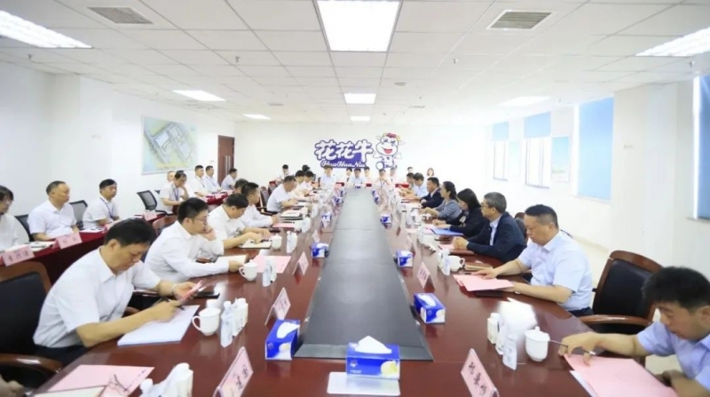 扬帆起航 谱写绚丽新篇章 | 华体平台_华体（中国）一站式服务平台乳业集团新一届董事会成立并召开中高层以上领导干部会议