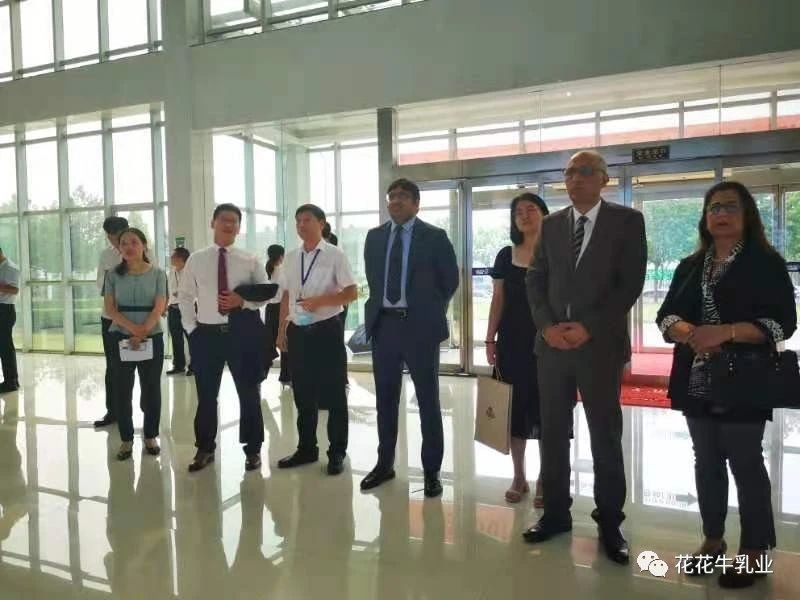 巴基斯坦驻华大使莫因·哈克 莅临华体平台_华体（中国）一站式服务平台乳业集团参观访问