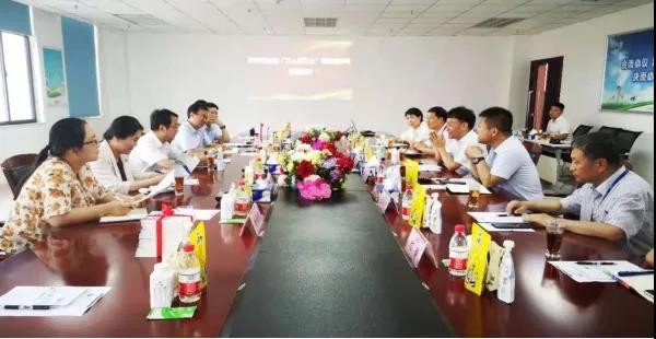 河南省高级人民法院院长胡道才一行莅临华体平台_华体（中国）一站式服务平台乳业集团开展“万人助万企”活动 助力企业发展