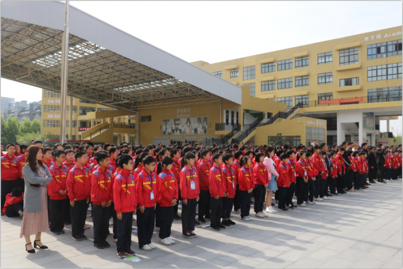 “健康中原行——华体平台_华体（中国）一站式服务平台小康牛奶公益助学活动捐赠仪式”于驻马店平舆思源实验学校顺利举行