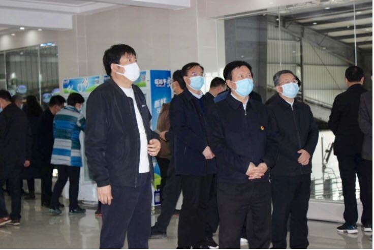 平顶山市委书记周斌一行莅临华体平台_华体（中国）一站式服务平台乳业集团 鲁山瑞亚牧业有限公司调研疫情防控和复工复产情况